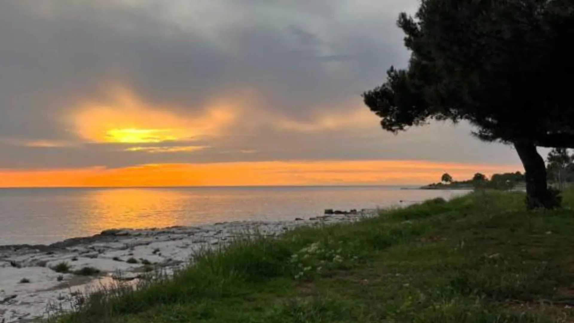 Seafront Dreamy Holiday Home Spina With Pool - Two Bedroom Holiday Home With Pool Umag